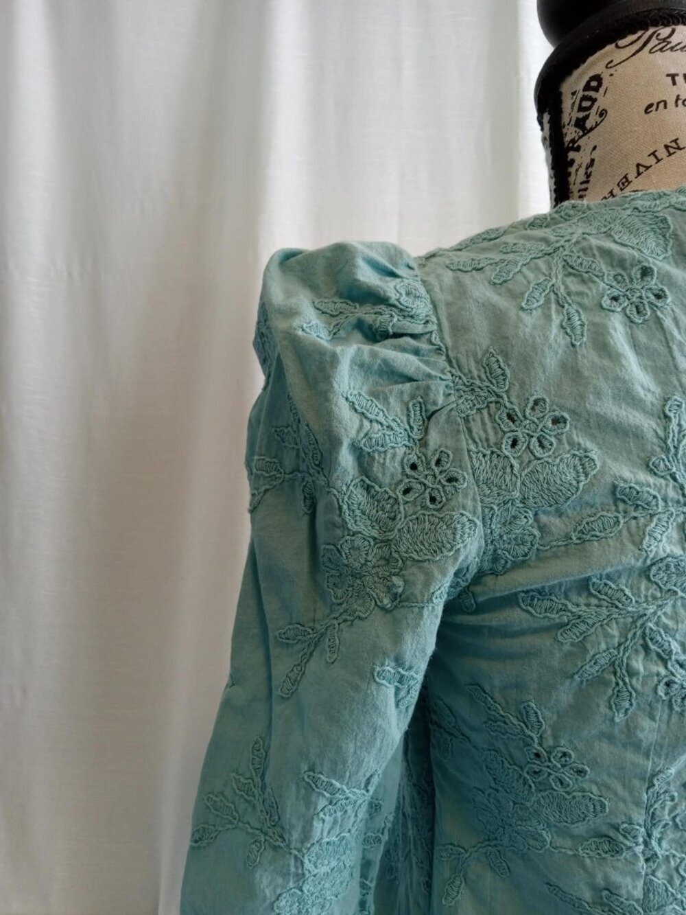 Vintage RW&CO. turquoise floral English lace long and puffy sleeves blouse - Picture 11 of 16